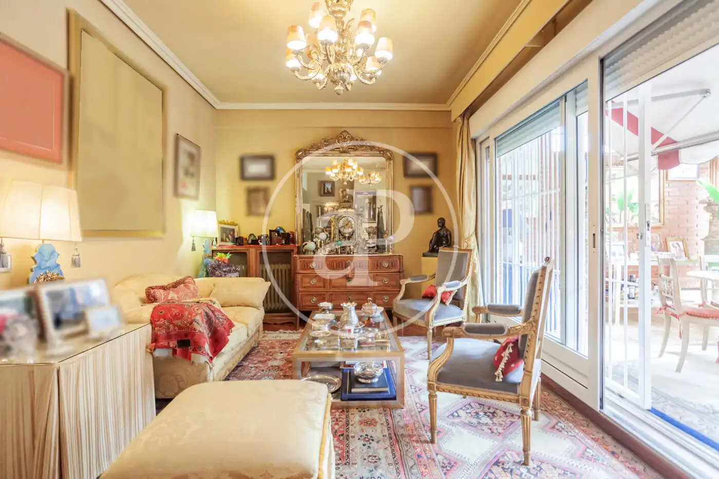 Sala d'estar de Casa adosada en venda en Madrid amb Aire condicionat, Calefacció i Jardí privat