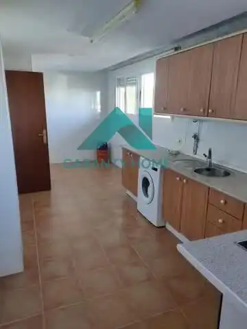 Küche von Einfamilien-Reihenhaus zum Verkauf in Cáceres Capital mit Terrasse, Abstellraum und Möbliert