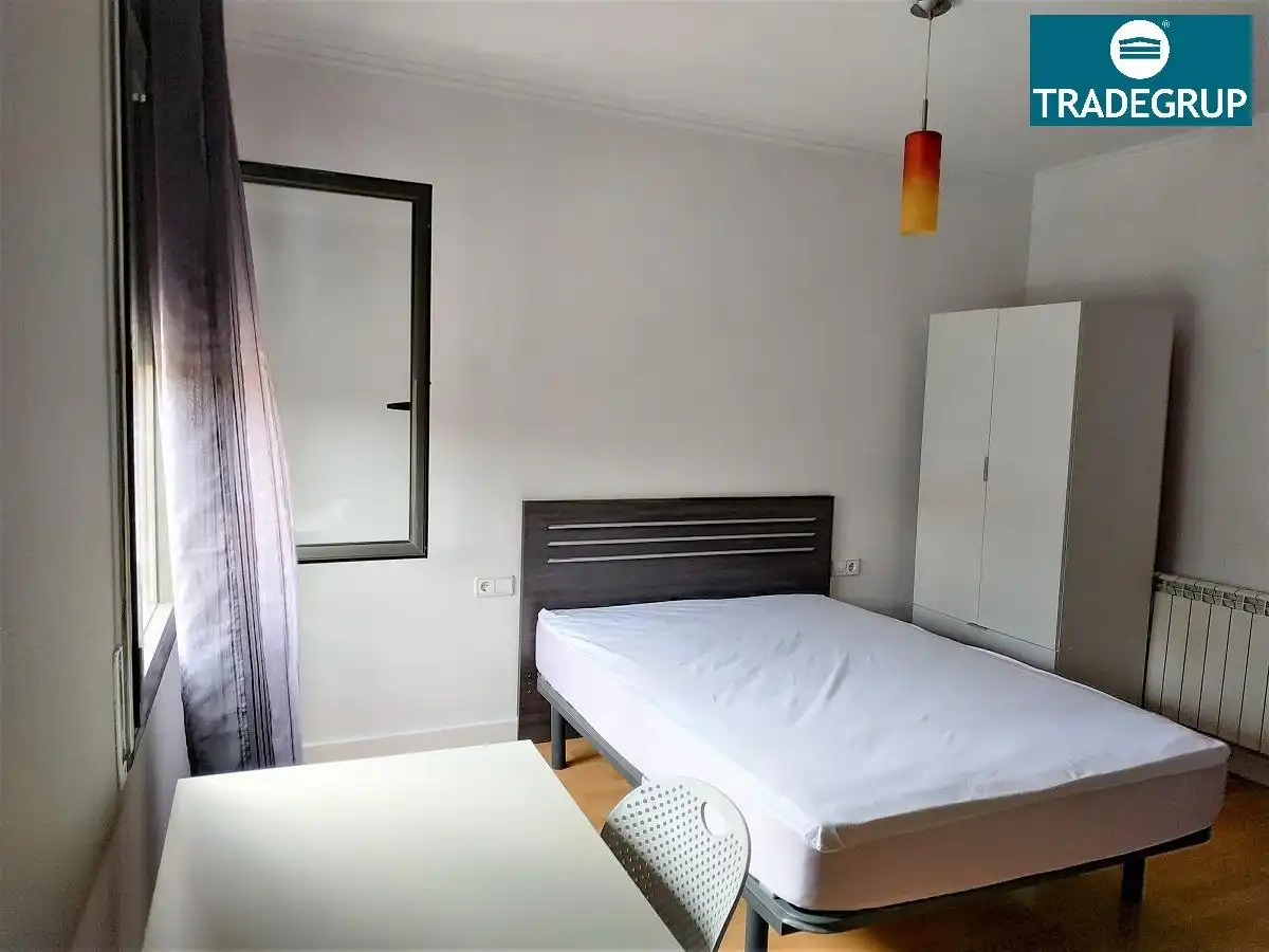 Habitación de Piso en venta en Igualada con Calefacción, Terraza y Amueblado