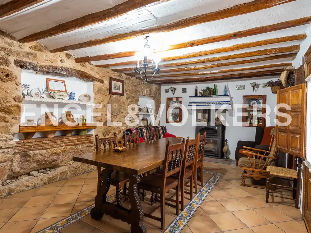 Menjador de Casa o xalet en venda en Sierra Engarcerán amb Calefacció, Terrassa i Moblat