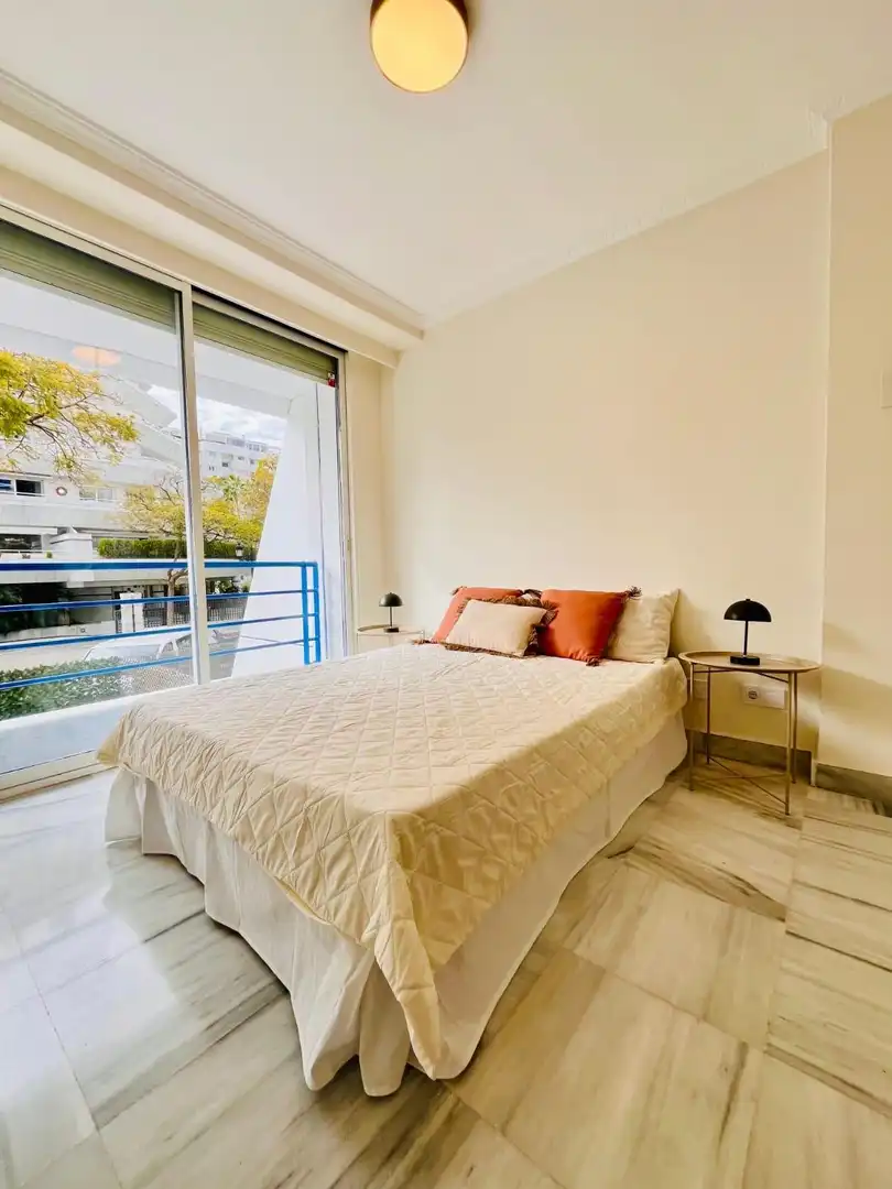 Habitación de Casa adosada en venta en Marbella con Jardín privado, Terraza y Trastero