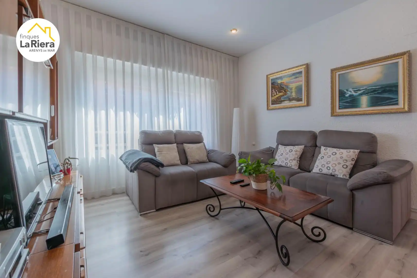 Sala d'estar de Casa o xalet en venda en Arenys de Mar amb Calefacció, Parquet i Balcó