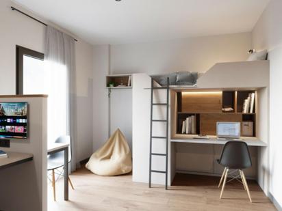 Bedroom of Flat to share in  Barcelona Capital  with Air Conditioner, Heating and Swimming Pool