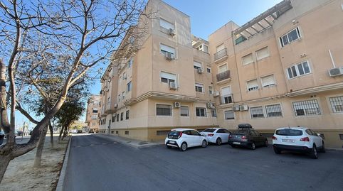 Se vende piso de 3 dormitorios y 2 baños en Villa Inés, con plaza de garaje en residencial con piscina