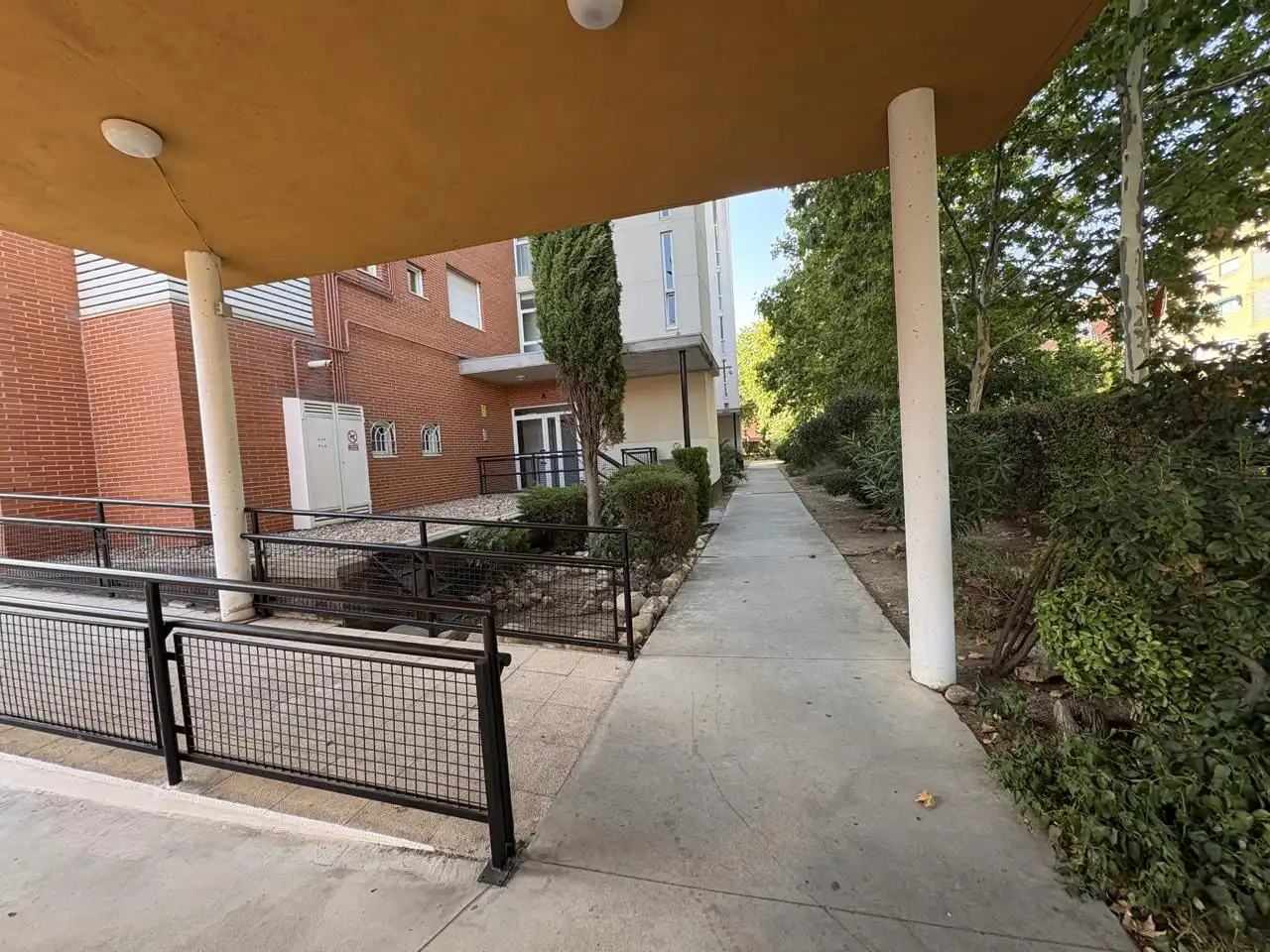 Wohnung zur Miete in Calle Ramón María del Valle Inclán, Espartales
