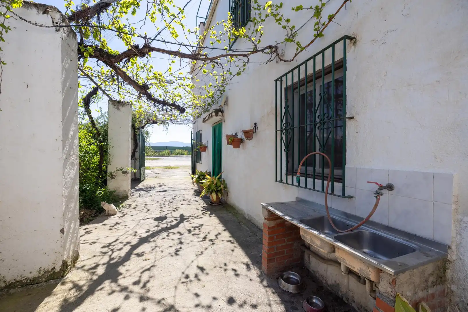 Außenansicht von Country house zum Verkauf in Armilla mit Privatgarten und Terrasse
