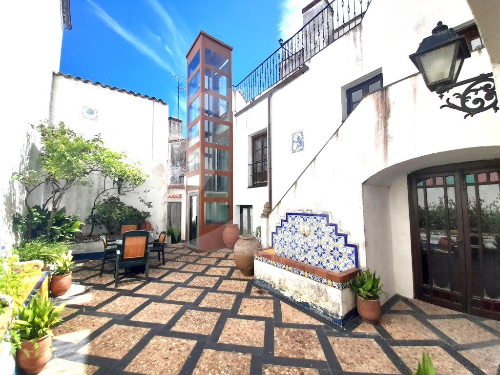 Vista exterior de Casa o xalet en venda en Alburquerque amb Terrassa, Traster i Balcó