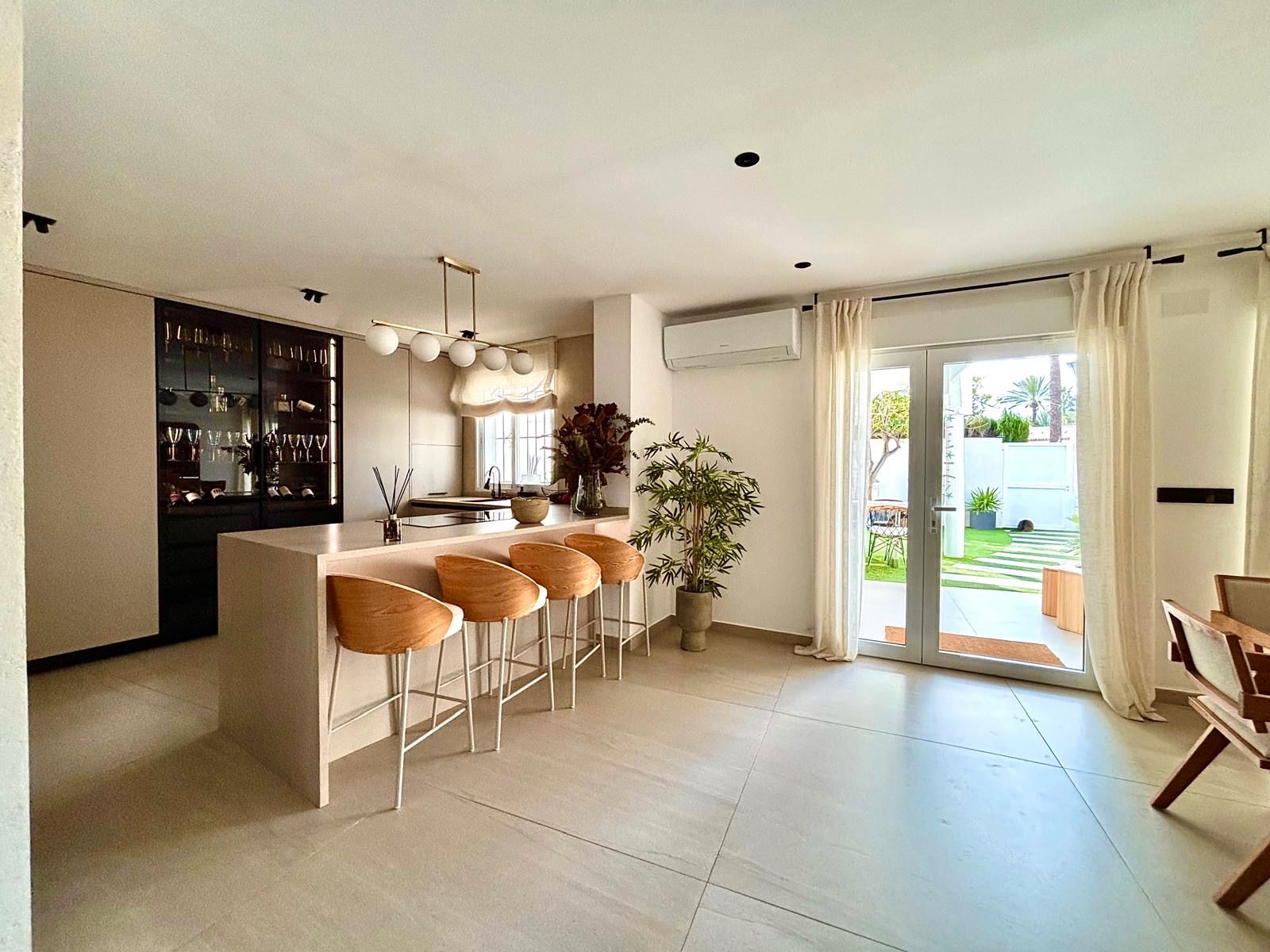 Cuina de Casa o xalet en venda en El Campello amb Aire condicionat, Calefacció i Jardí privat