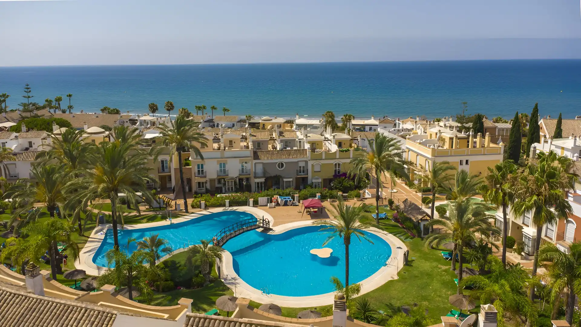 Semi-detached house with pool for sale in Río Real - Los Monteros, imagen 2