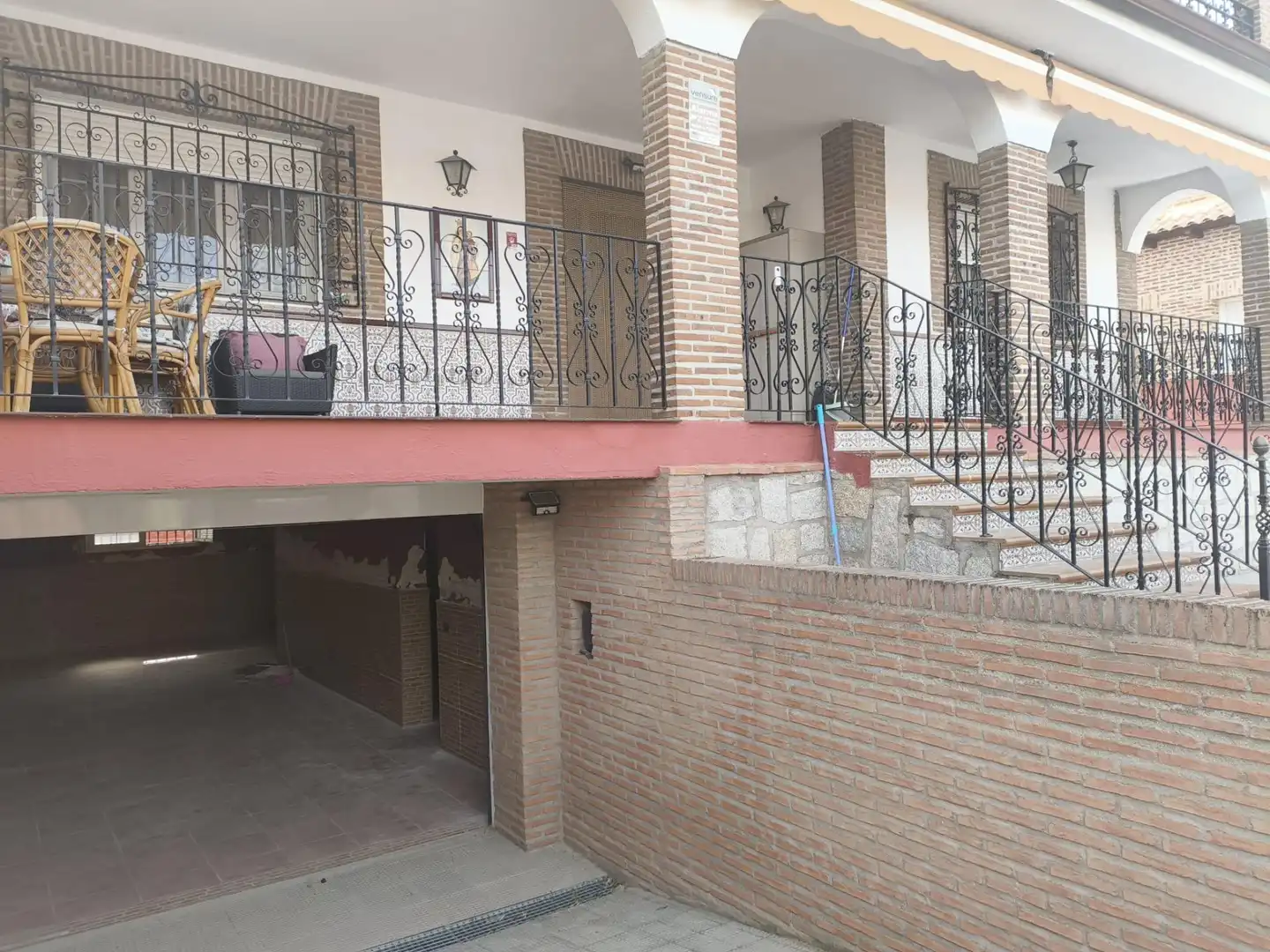 Vista exterior de Casa o xalet en venda en Villaluenga de la Sagra amb Aire condicionat, Calefacció i Jardí privat