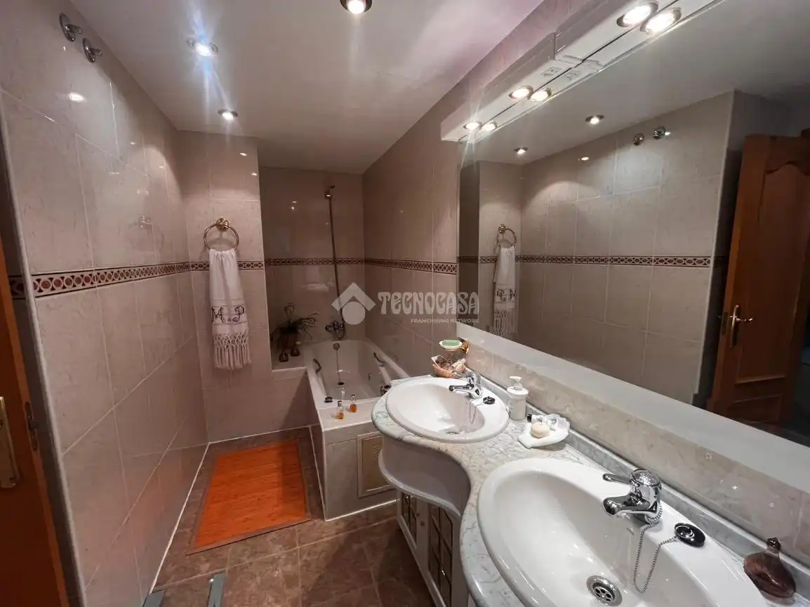 Bathroom of Detached homes for sale in Madrid  with Air Conditioner, Heating and Private garden