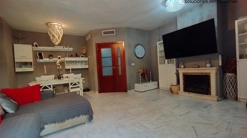 Foto 3 de Casa adosada en venta en Olivar de Quintos, Montequinto
