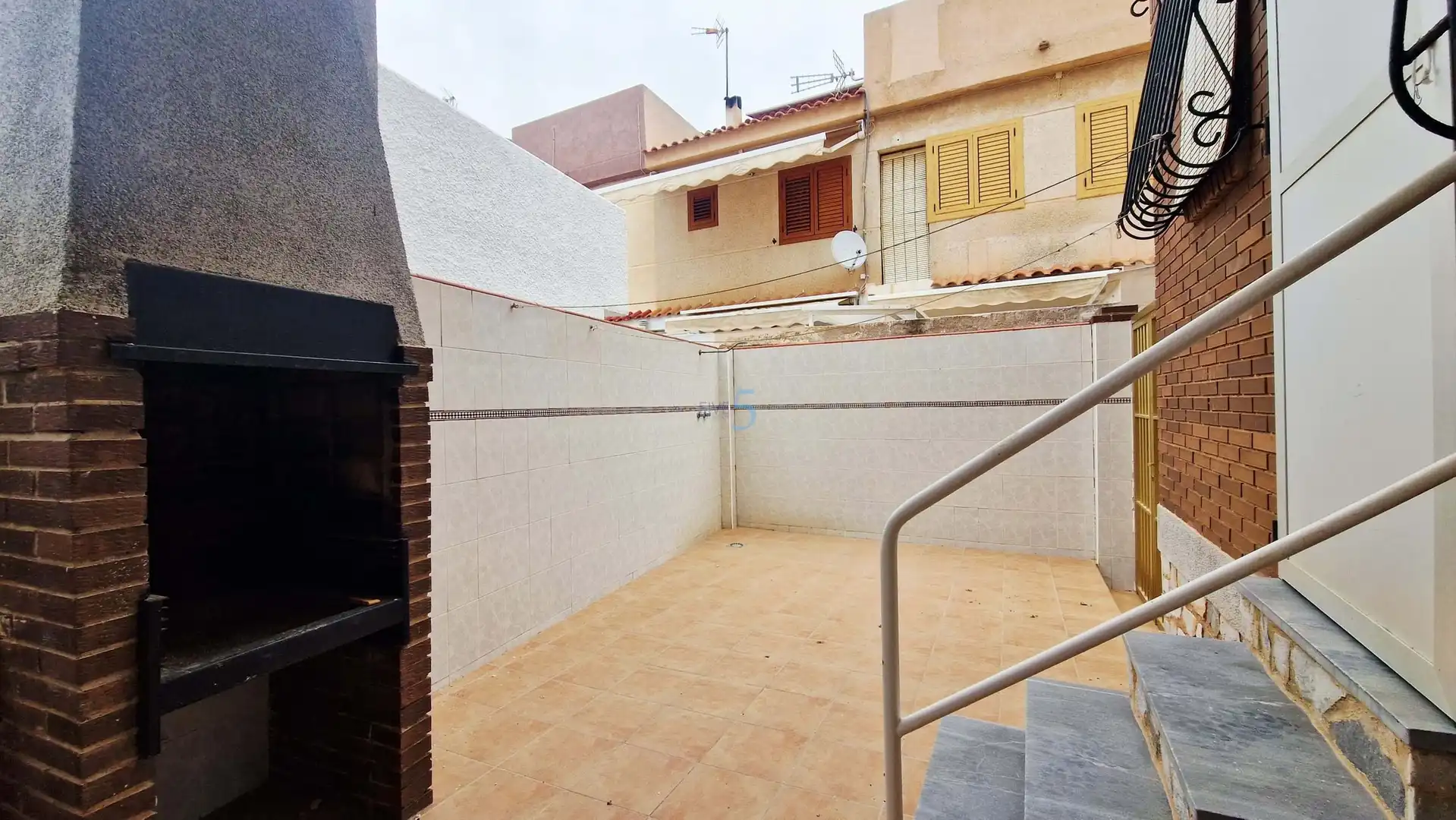 Vista exterior de Casa o xalet en venda en Pilar de la Horadada amb Aire condicionat, Moblat i Balcó
