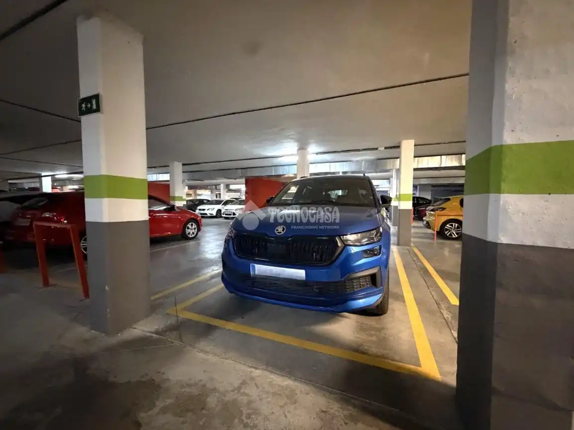 Parking de Piso en venta en Alcalá de Henares con Calefacción, Terraza y Trastero