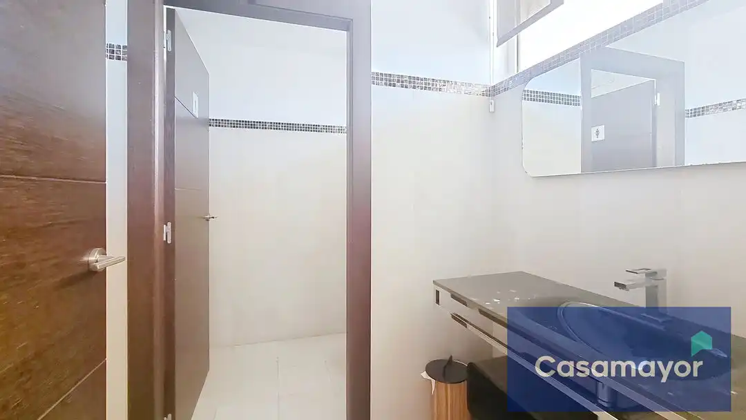 Bany de Oficina de lloguer en San Blas