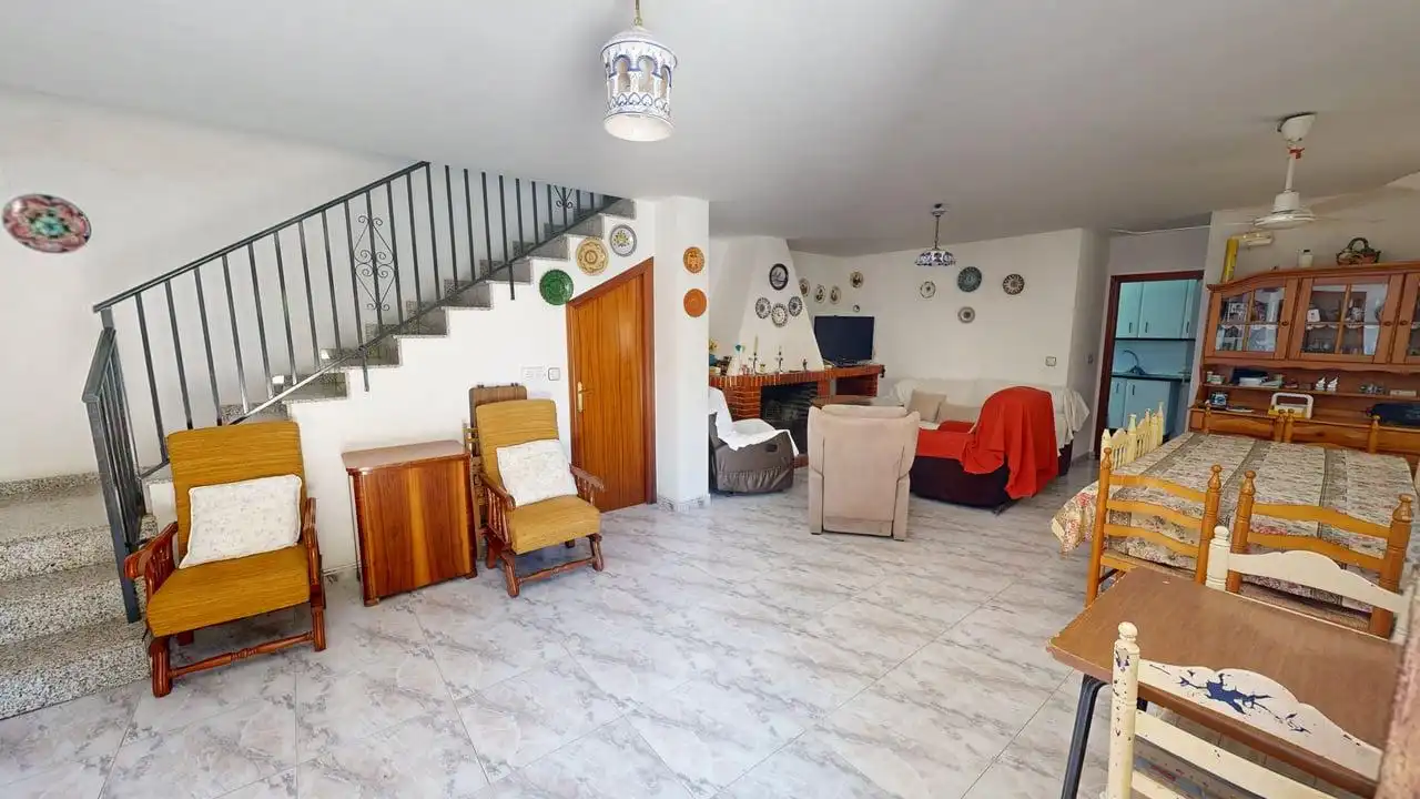 Sala d'estar de Casa o xalet en venda en Jaén amb Traster i Piscina comunitària