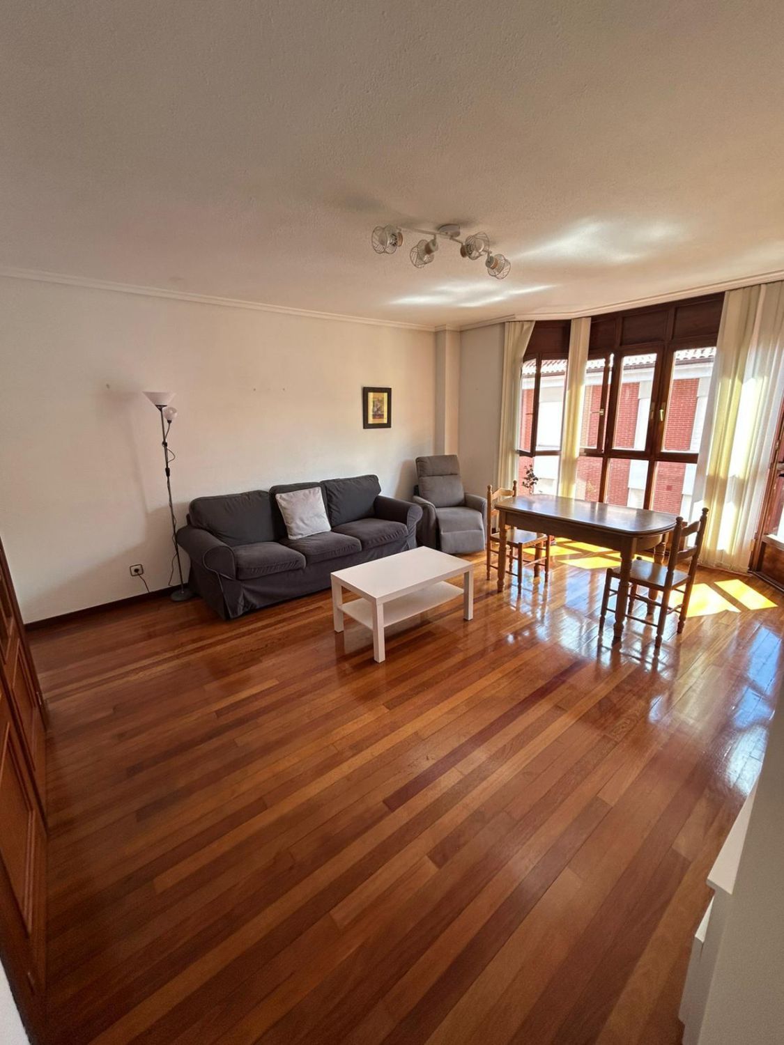 Sala d'estar de Pis en venda en Hazas de Cesto amb Terrassa i Balcó