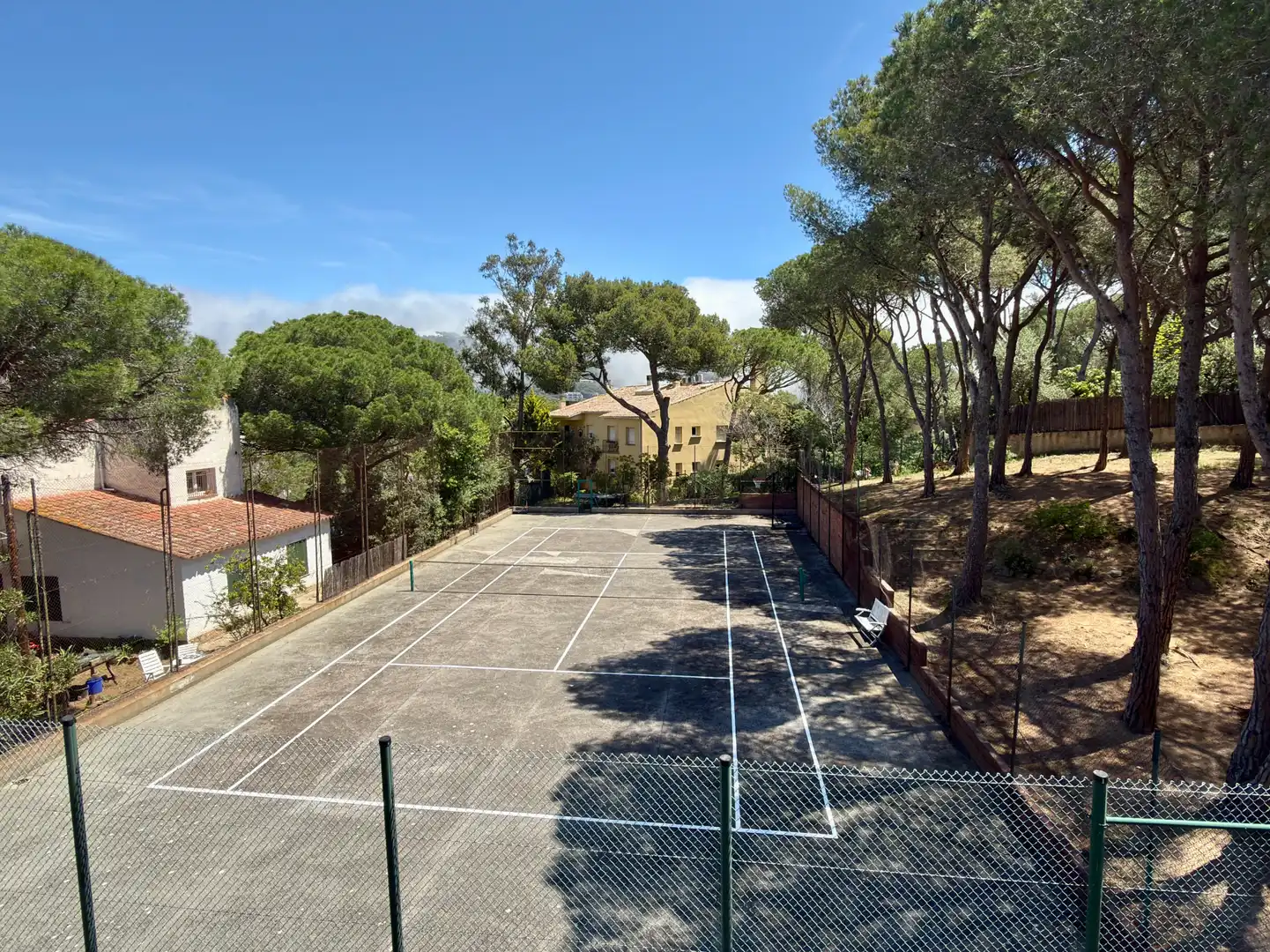 Parkplatz von Wohnungen zum Verkauf in Palafrugell mit Klimaanlage, Parkett und Abstellraum
