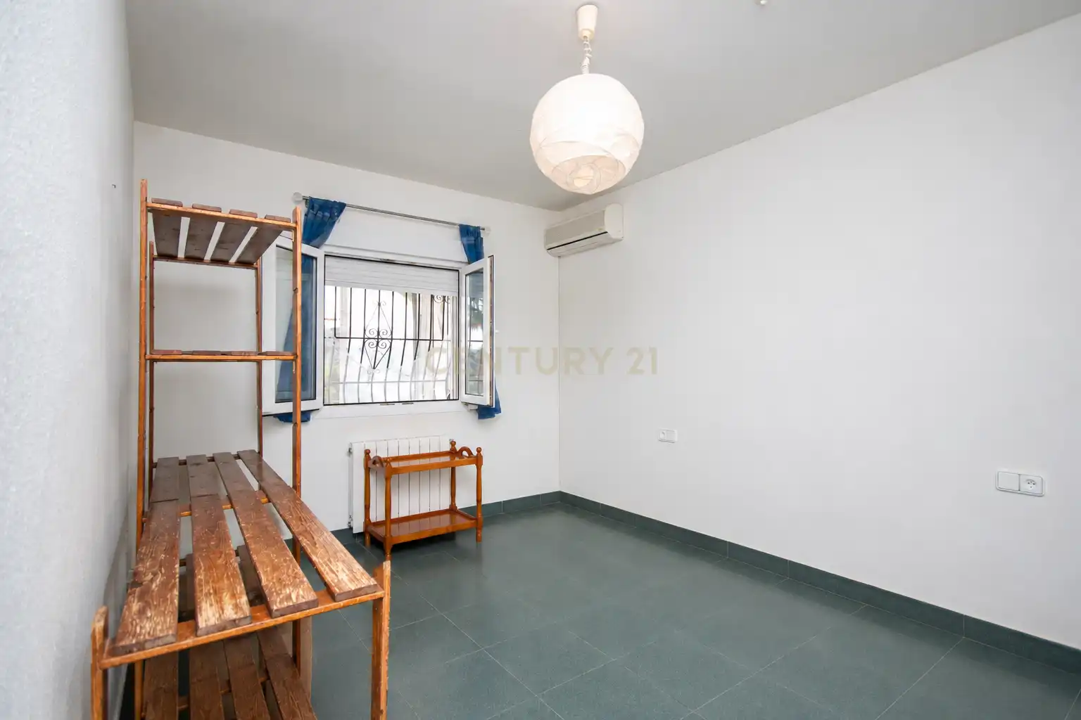Habitación de Casa o chalet en venta en Alicante / Alacant con Jardín privado, Trastero y Piscina