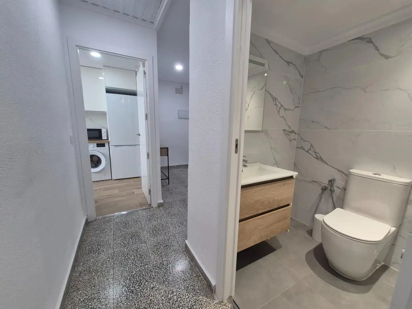 Bathroom of Flat for rent in Mislata  with Air Conditioner and Furnished