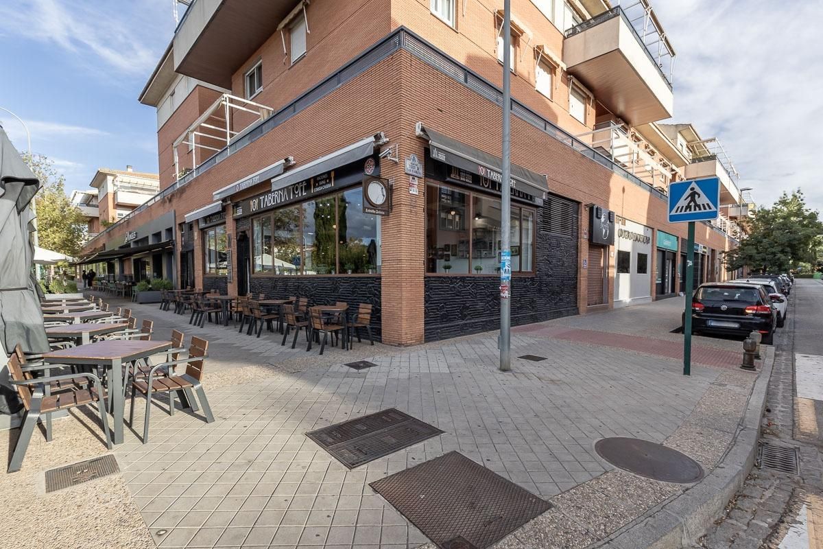 Vista exterior de Local de lloguer en  Granada Capital amb Moblat