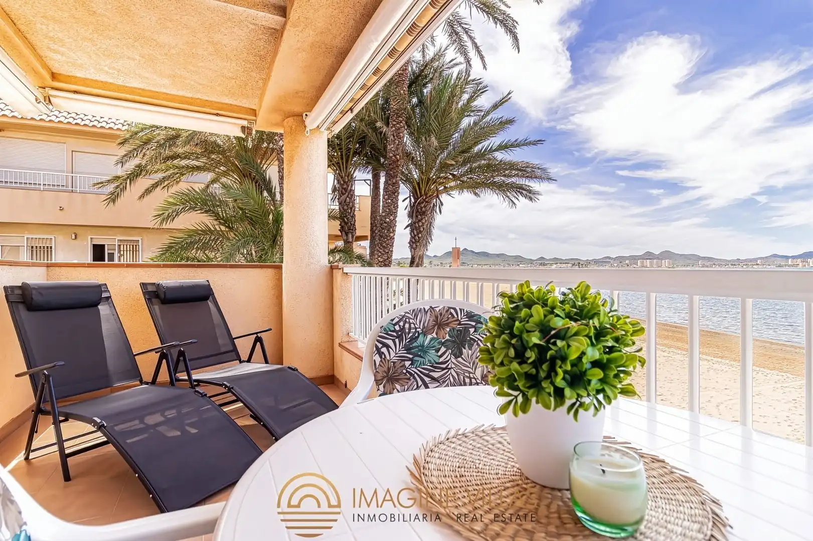 Terraza de Apartamento en venta en La Manga del Mar Menor con Amueblado y Piscina comunitaria