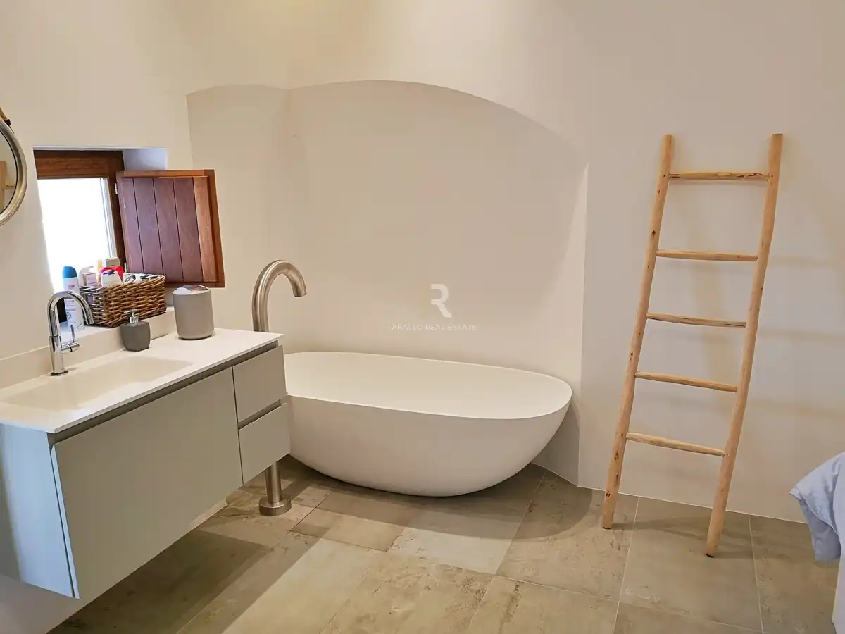 Bathroom of Attic for rent in Eivissa  with Air Conditioner, Heating and Terrace