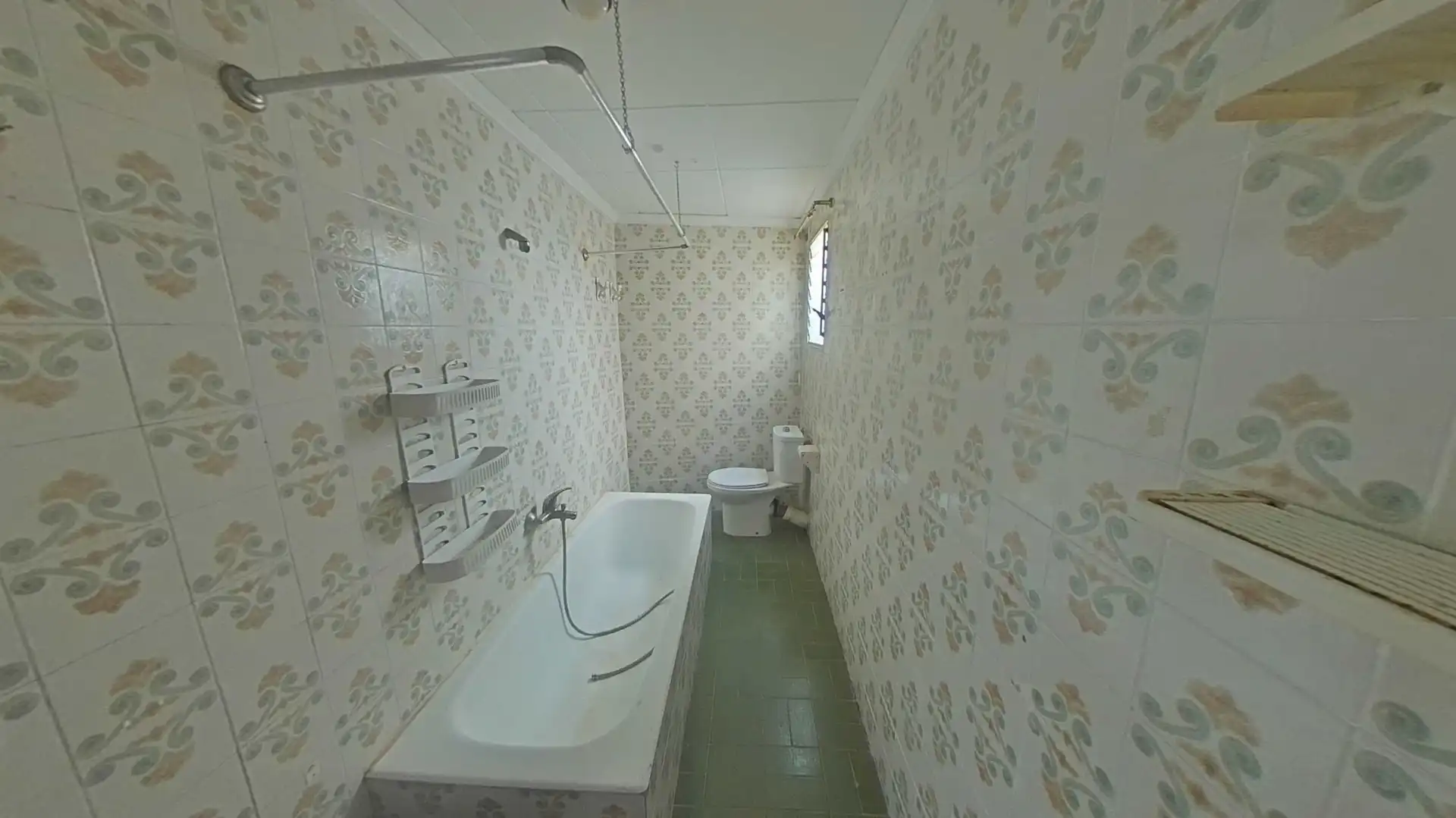 Baño de Piso en venta en Montesa con Balcón