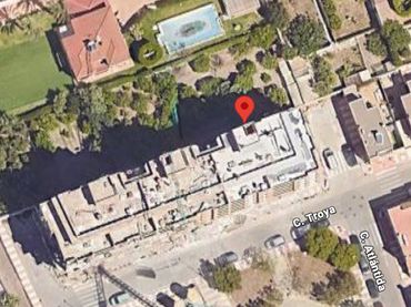 Individual amb ascensor en venda a Calle Troya 5