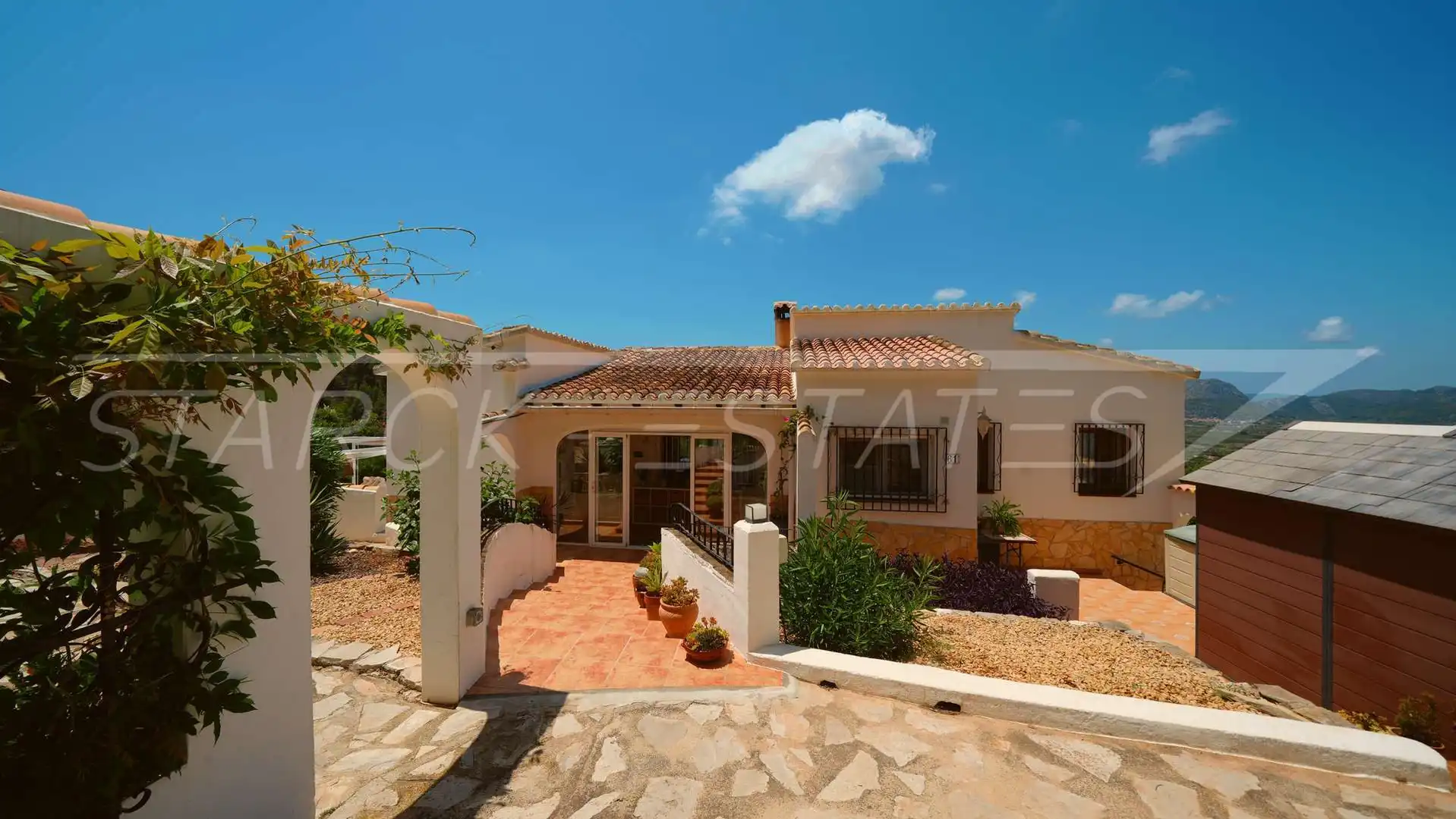Vista exterior de Casa o xalet en venda en Benidoleig amb Aire condicionat, Jardí privat i Piscina
