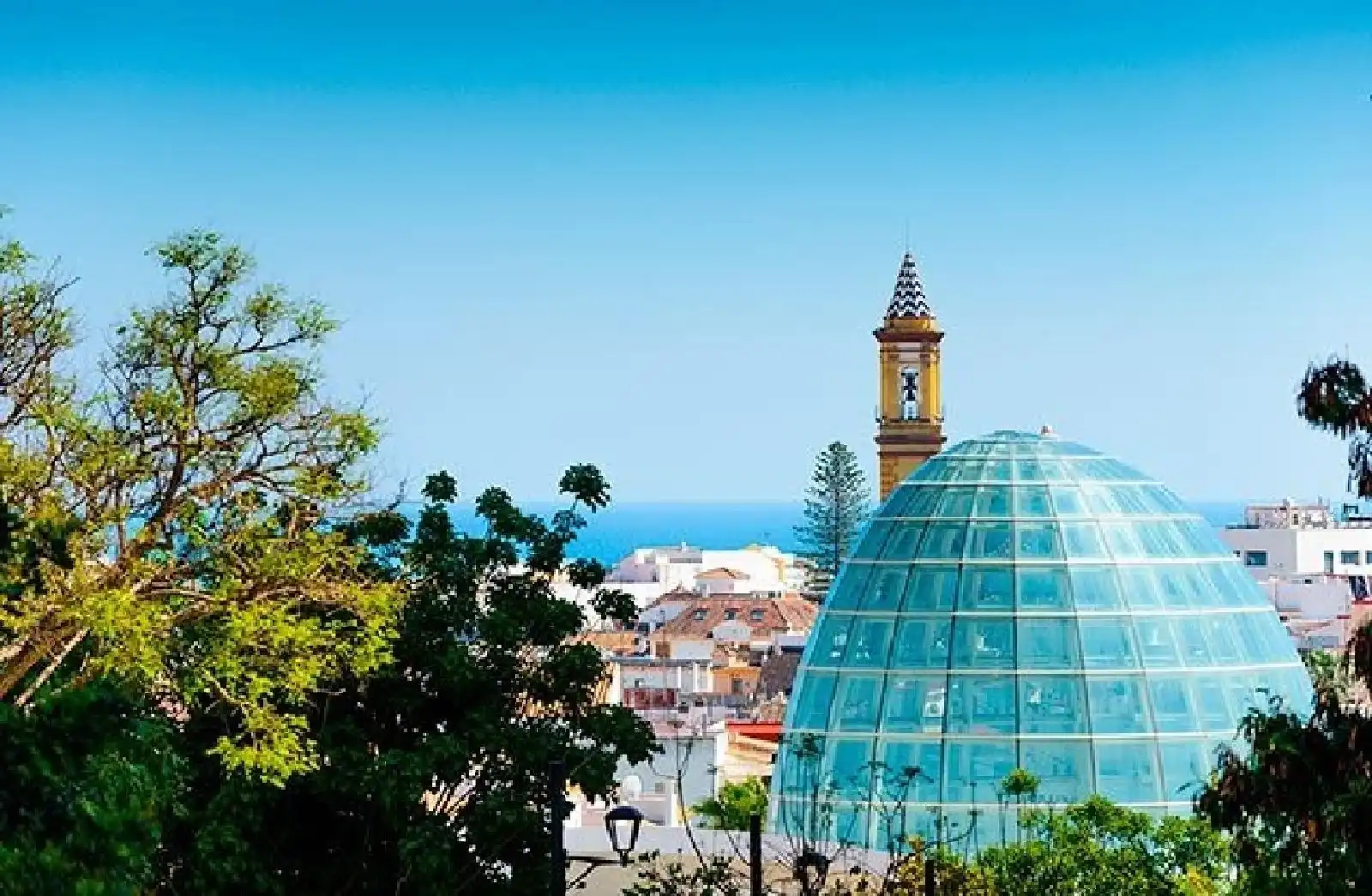 Exterior view of Ground floor for sale in Estepona  with Air Conditioner, Terrace and Swimming Pool
