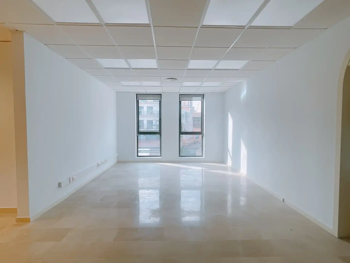 Büro zur Miete in Girona mit Klimaanlage und Heizung