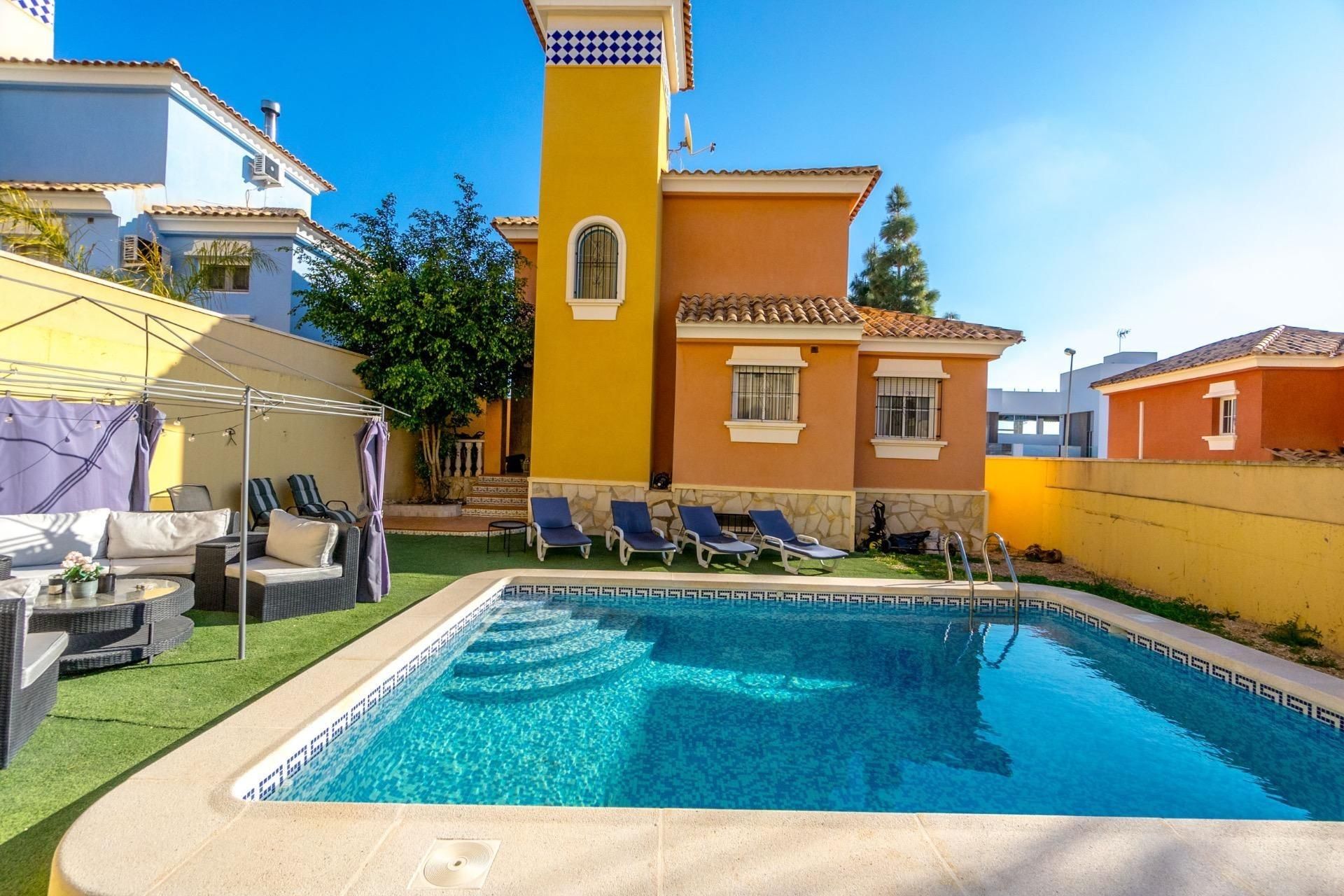 Swimming pool of House or chalet for sale in Orihuela  with Air Conditioner, Heating and Private garden