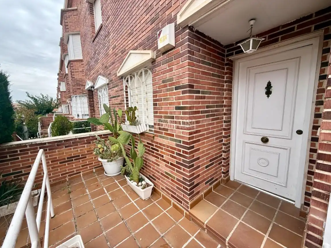 Casa bifamiliare con terrazza in vendita a Estación - Los Manantiales, imagen 2