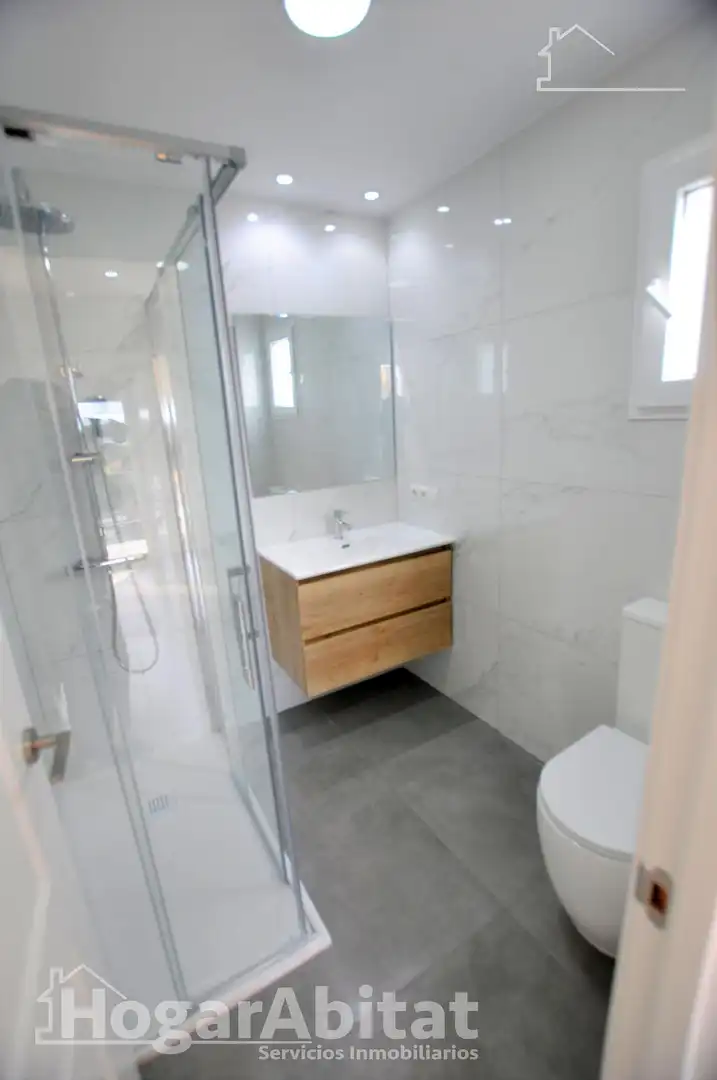 Bathroom of Flat for sale in Valencia  with Balcony