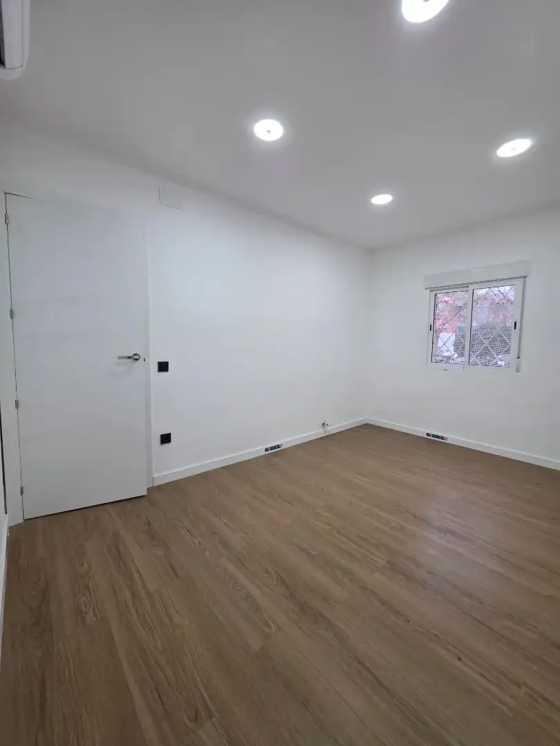 Flat for sale in Barcelona  with Air Conditioner and Heating