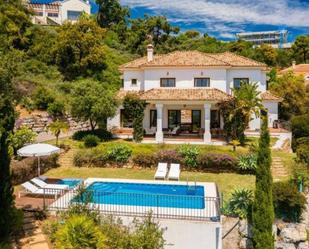 Jardí de Casa o xalet de lloguer en Benahavís amb Aire condicionat, Terrassa i Piscina