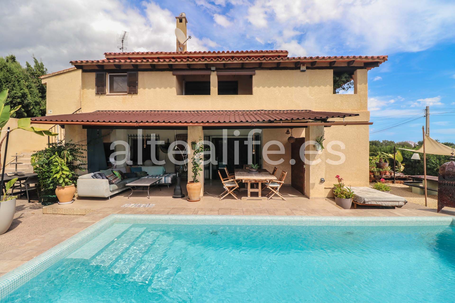 Vista exterior de Casa o xalet en venda en Altea amb Aire condicionat, Jardí privat i Terrassa