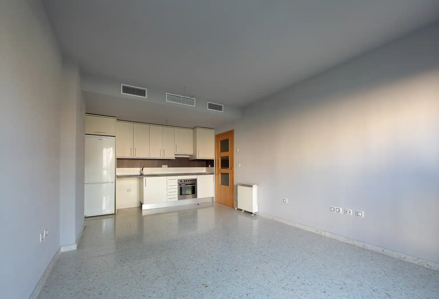 Kitchen of Flat for rent in Granada  with Heating and Oven