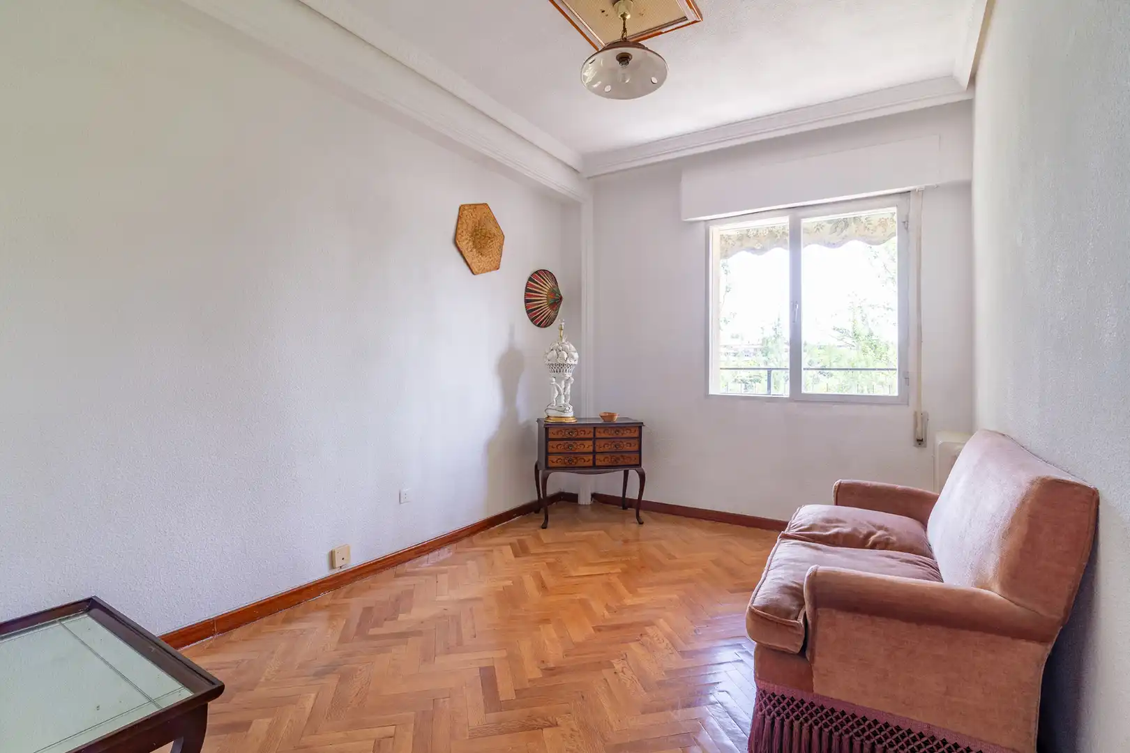 Sala d'estar de Pis en venda en Móstoles amb Calefacció, Jardí privat i Parquet
