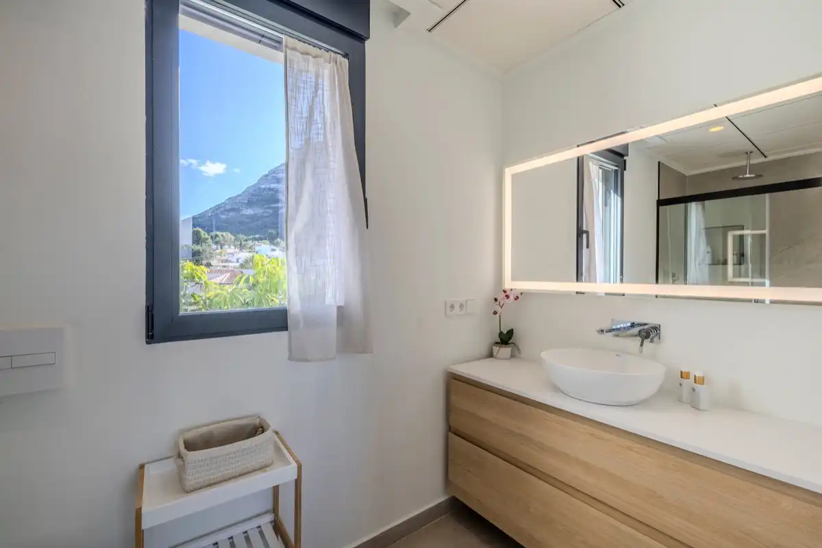 Bathroom of Houses for sale in Dénia  with Air Conditioner, Heating and Private garden
