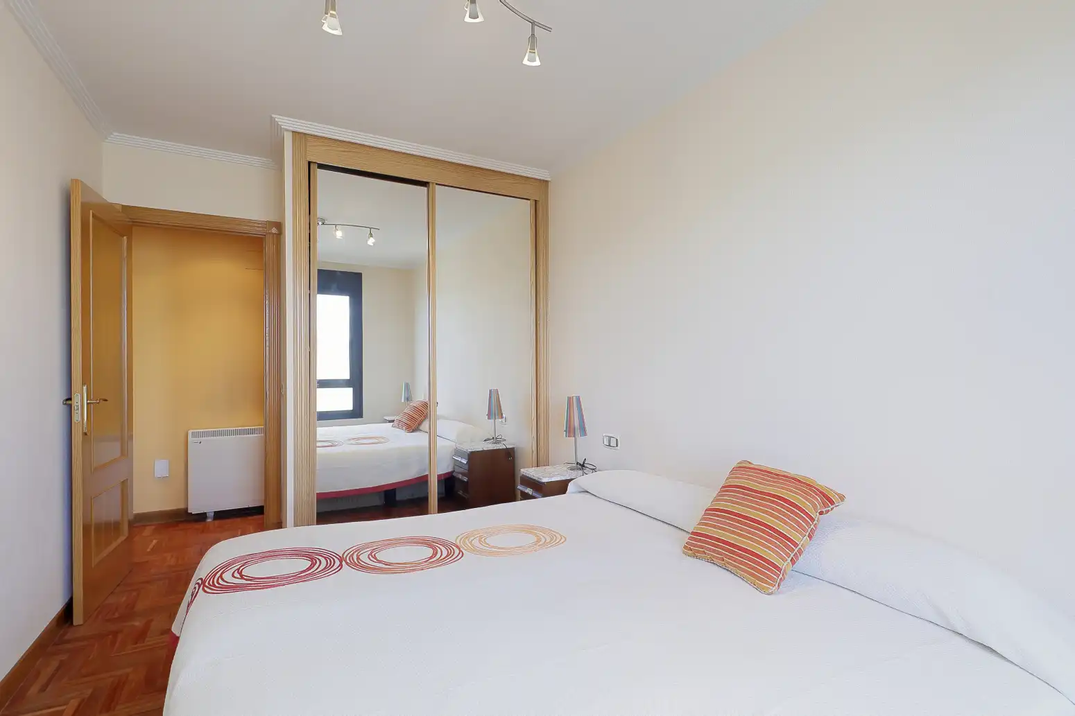 Habitación de Piso en venta en Gijón  con Calefacción, Parquet y Trastero
