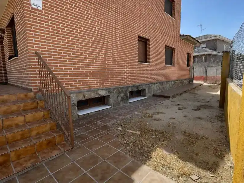 Vista exterior de Pis en venda en Méntrida amb Balcó