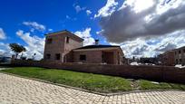 Vista exterior de Casa o xalet en venda en Navalcarnero amb Terrassa