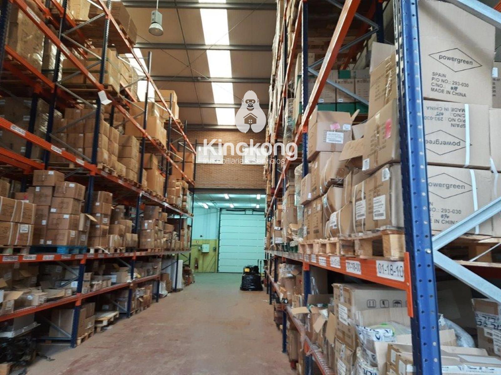Nau industrial en venda en Loeches