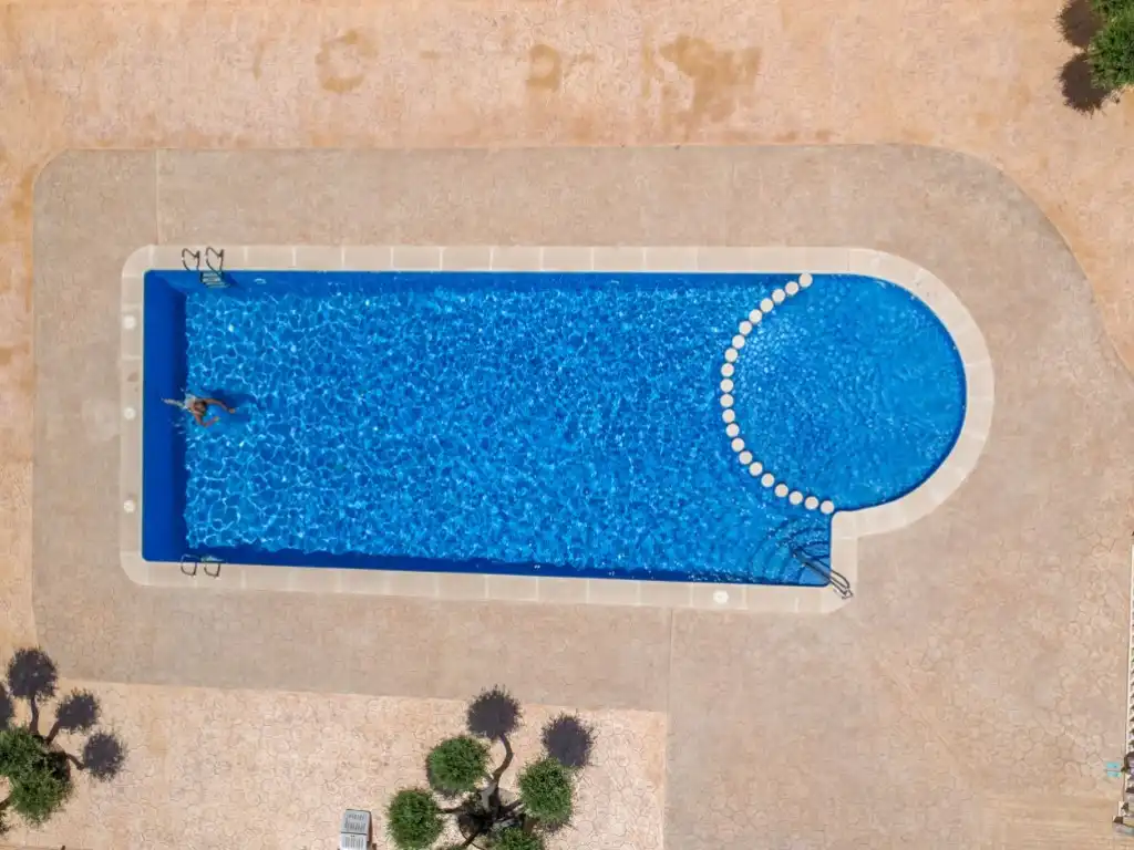 Piscina de Casa adosada en venda en Torrevieja amb Aire condicionat, Moblat i Forn