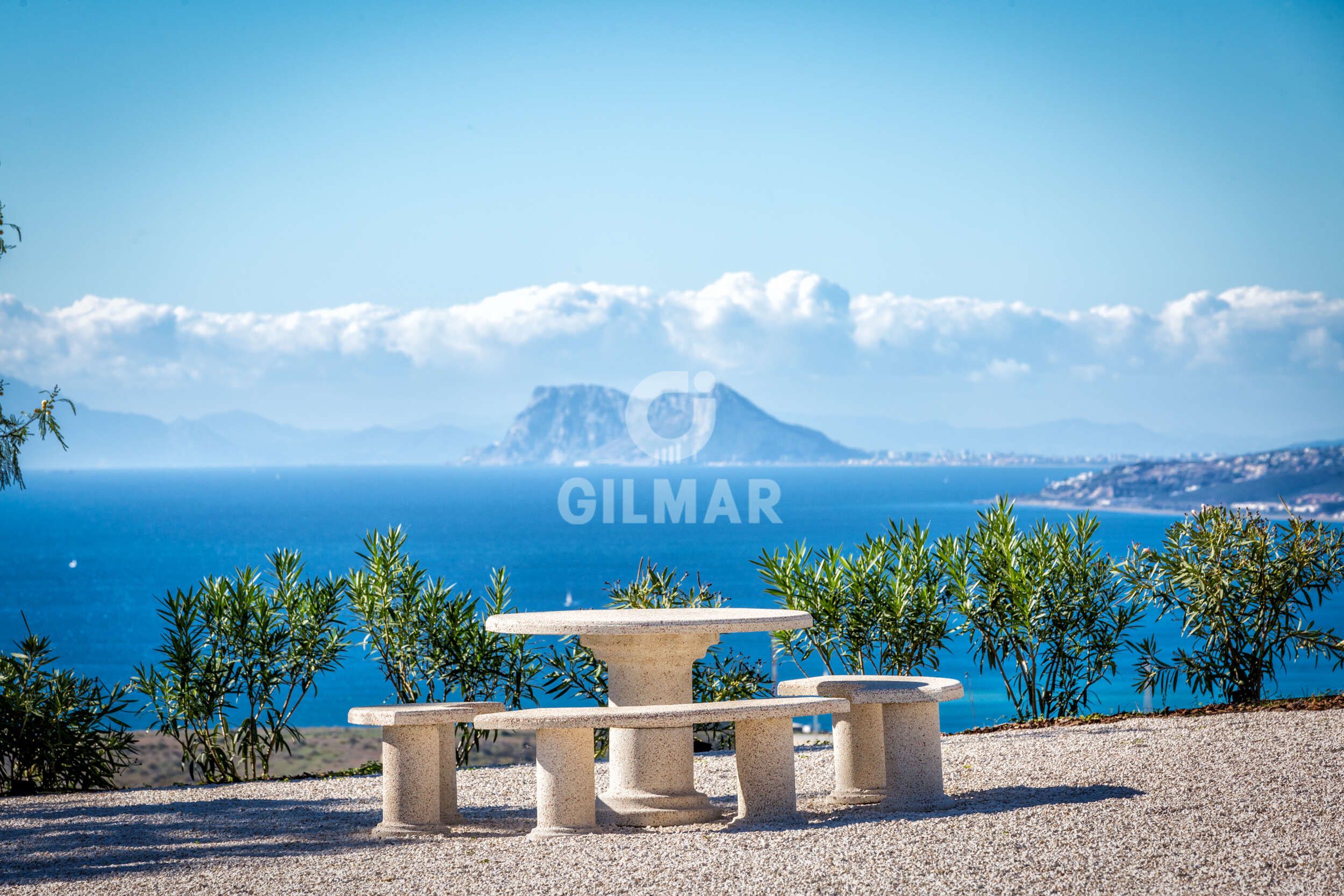 Vista exterior de Casa o xalet en venda en Estepona amb Calefacció, Jardí privat i Piscina