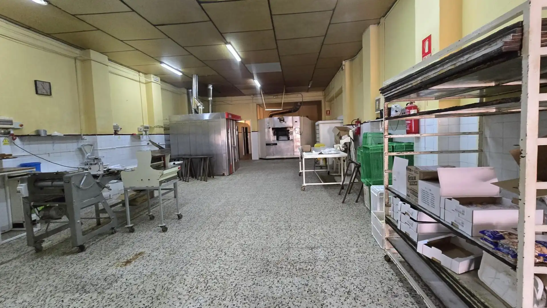 Business premises for sale in Calle de Álvarez Quintero, imagen 2