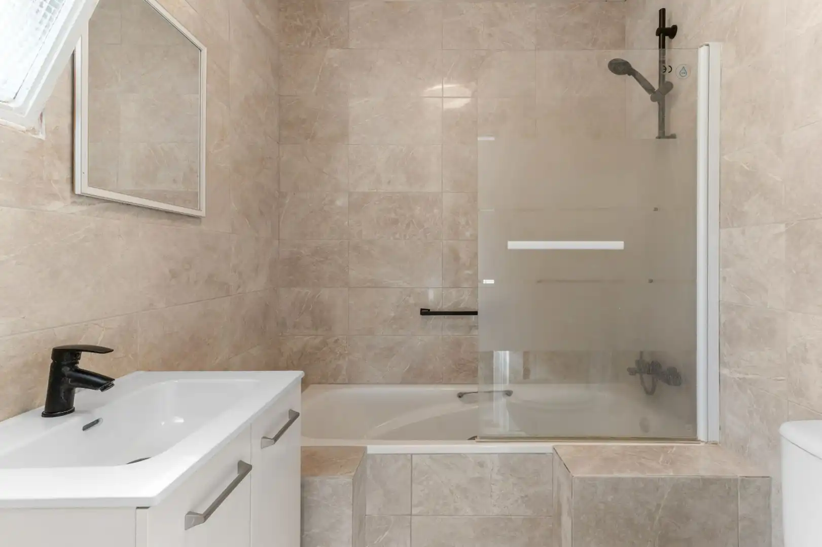 Bathroom of Houses for sale in Benalmádena  with Air Conditioner, Private garden and Swimming Pool