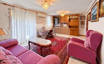 Sala d'estar de Apartament en venda en  Madrid Capital amb Aire condicionat, Calefacció i Moblat
